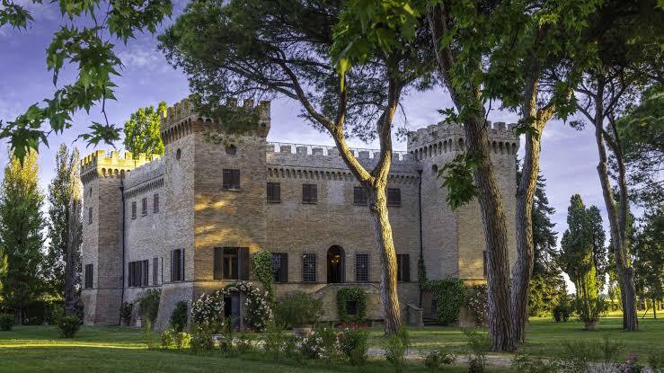 Castello Benelli, Courtesy della propriet�